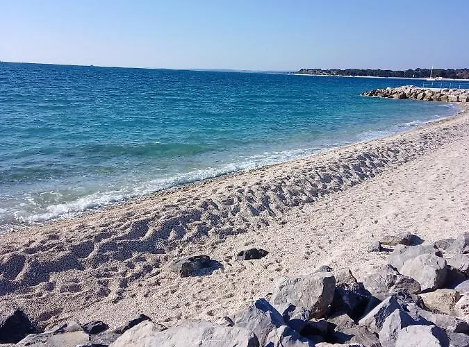 Abelia Sea View 公寓 *